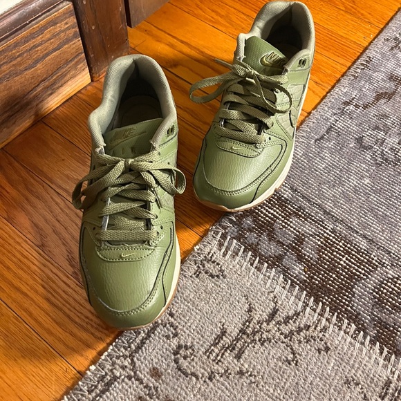 Nike Shoes - Nike Womens Air Max Command PRM